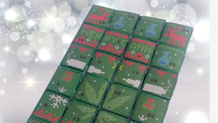 découvrez notre calendrier de l'avent cbd : 24 surprises bien-être pour patienter jusqu'à noël. huiles, infusions, cosmétiques au cbd, une sélection unique pour une expérience relaxante chaque jour de décembre.