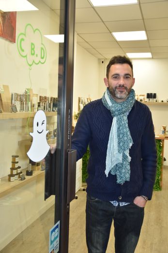 découvrez les conséquences légales auxquelles un gérant de boutique cbd a été confronté après avoir été condamné. analyse des faits, sanctions et implications pour le secteur du cbd en france.