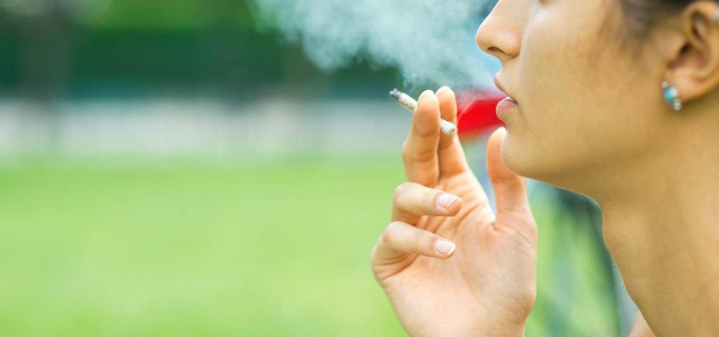 découvrez les différences, effets et risques liés à la consommation de cannabis et d’alcool. informez-vous sur les conséquences pour la santé, les législations et les précautions à prendre.