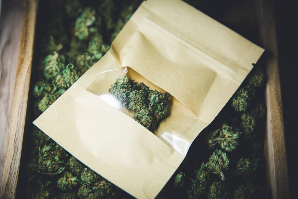 découvrez ce qu’est le cbd trafiqué, ses dangers pour la santé et comment reconnaître un produit de qualité pour éviter les arnaques. informations et conseils sur le cbd en toute sécurité.