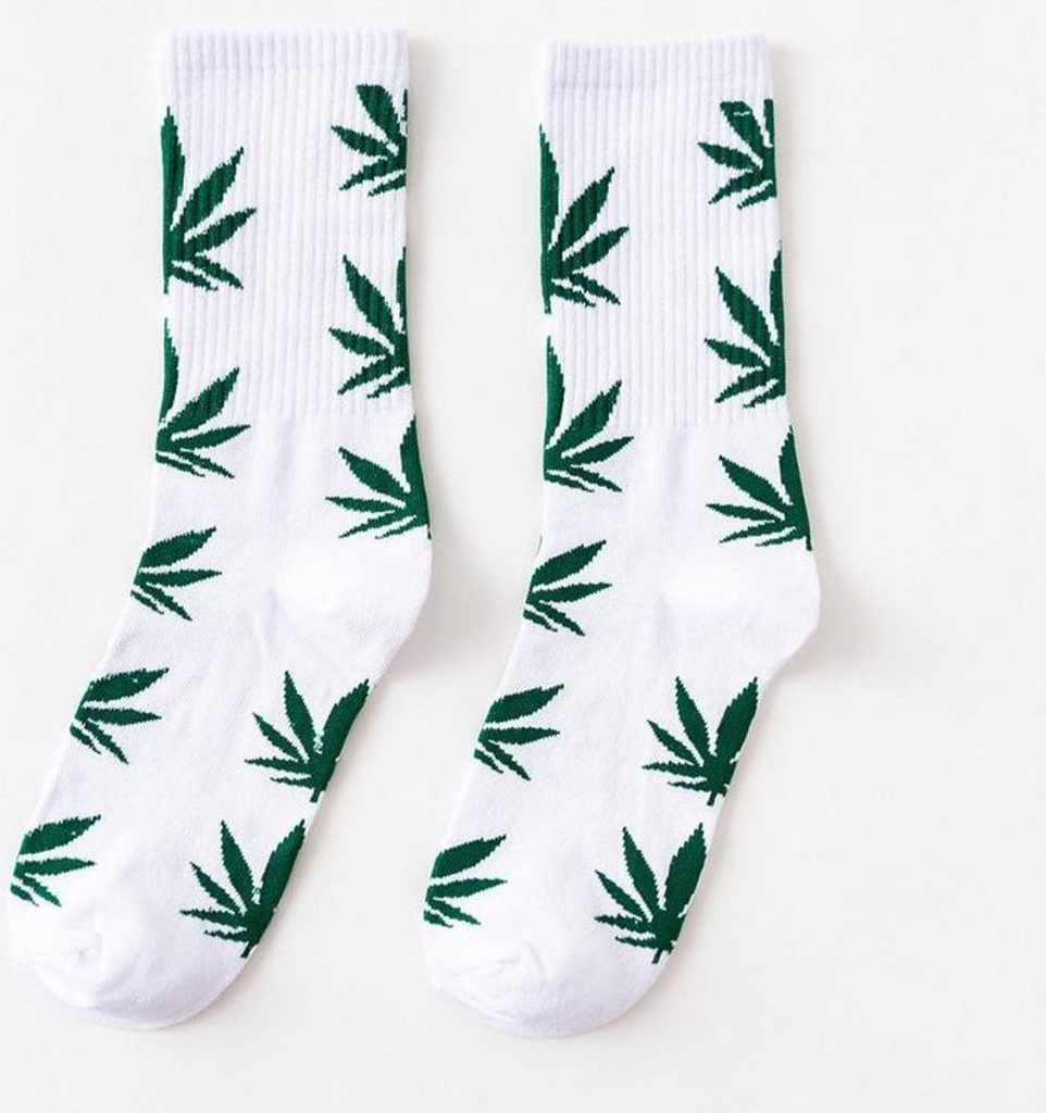 découvrez nos chaussettes cannabis tendance, alliant style et confort pour une touche originale à votre look quotidien.