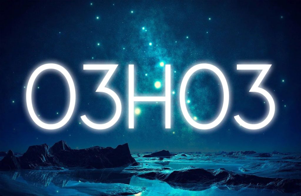 découvrez la signification de l'heure miroir 03h03 et son message spirituel. interprétez ce moment unique pour mieux comprendre les signes de l'univers.