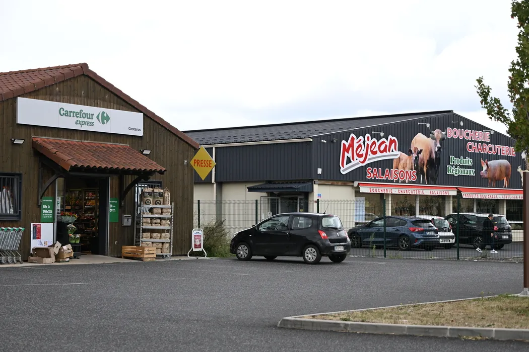 découvrez les détails des cambriolages audacieux survenus dans divers commerces, analyse des méthodes utilisées et conseils pour renforcer la sécurité de vos installations.