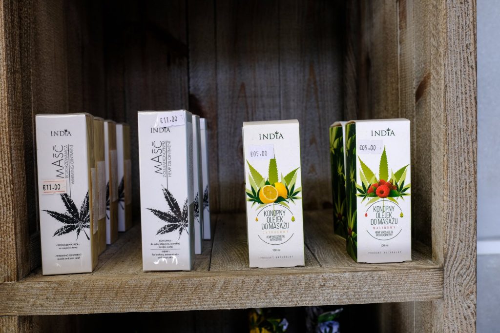 découvrez l'essor du commerce de cbd à aix-les-bains et comment cette tendance dynamise l'économie locale avec des produits de qualité.