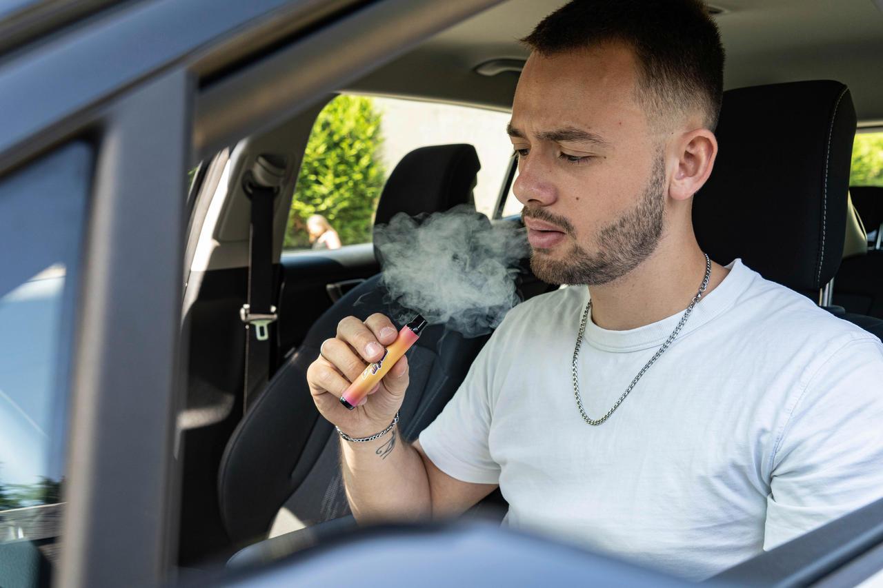 découvrez l'impact de la consommation de cbd sur la conduite : conseils, effets et législation pour une conduite responsable et sécurisée.