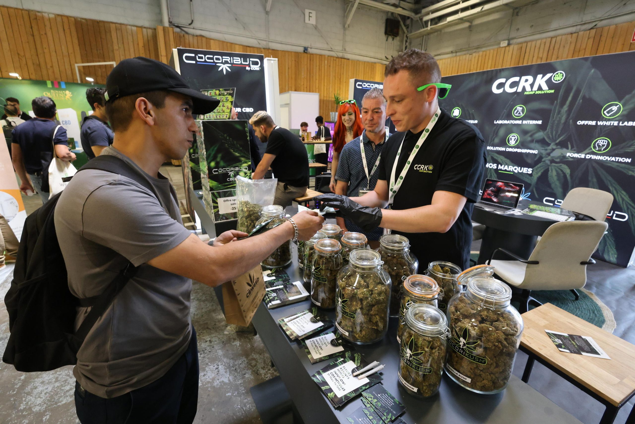 découvrez l'essor des boutiques cbd en île-de-france, un marché en pleine croissance offrant une large gamme de produits naturels et bénéfiques pour le bien-être.